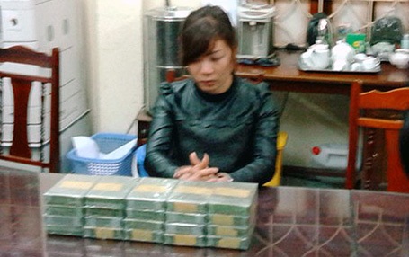 Triệt phá đường dây ma túy “khủng”, thu 20 bánh heroin - 1 Đối tượng và tang vật của vụ án. (Ảnh: canhsatbien.vn)