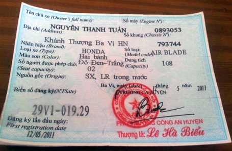 Hà Nội: Xe “gian” đeo biển giả bị cảnh sát giao thông “lật tẩy” - 3 Biển kiểm soát và giấy đăng ký xe được làm giả hết sức tinh vi.