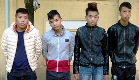 Hà Nội: “Má mì” 9X giám sát gái bán dâm bằng camera - 1 Bốn đối tượng đang bị tạm giữ hình sự.