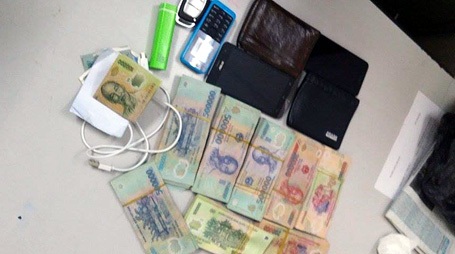 Hà Nội: Nam thanh niên nuốt hồng phiến vào bụng khi gặp 141 - 2 Số tiền Dương khai là lấy trộm của gia đình để ăn chơi.