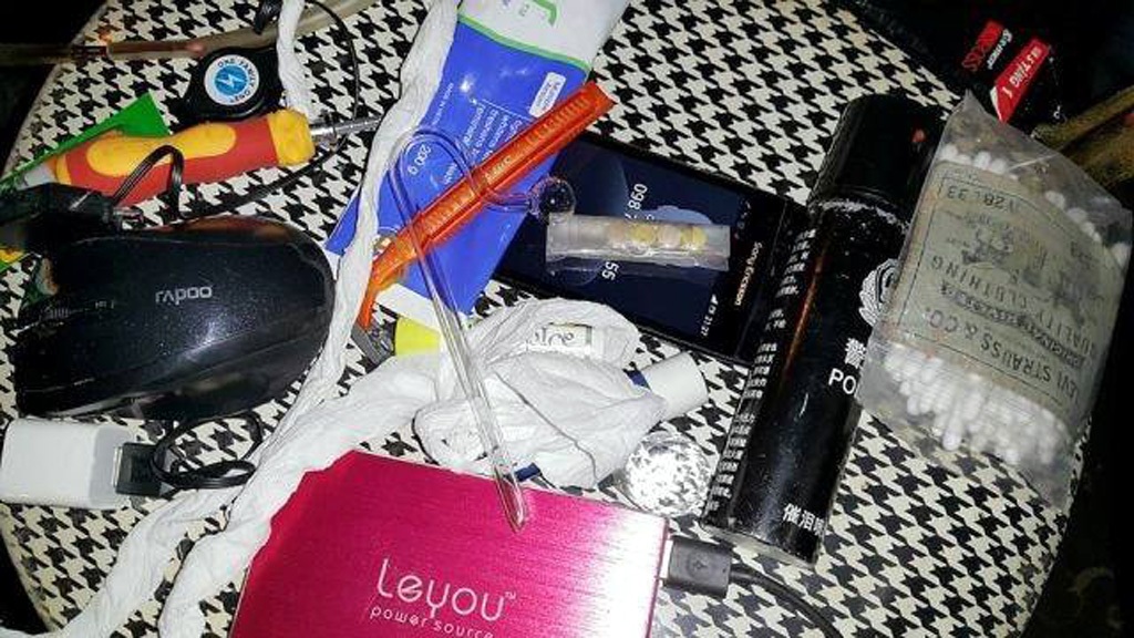 Hà Nội: Vừa đi tù về lại bị 141 bắt vì tàng trữ ma túy - 2 Tang vật cơ quan công an thu giữ.