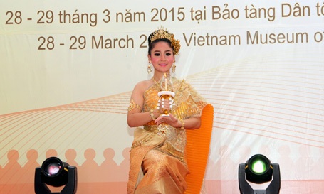 Điệu múa Nến hoa.