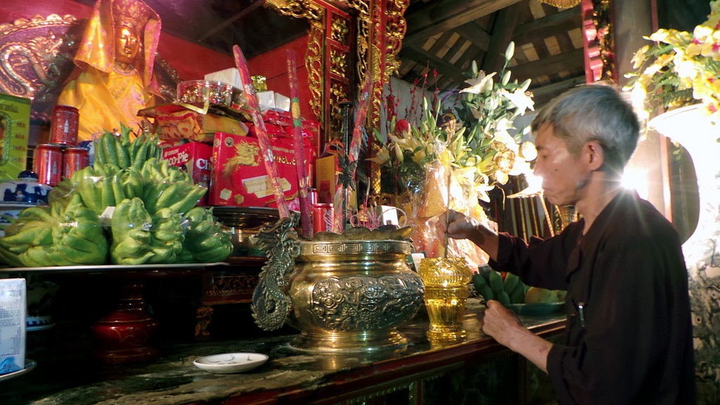 Về đền thờ Mẫu Nguyên phi Ỷ Lan tại nguyên quán - 9 Ngày ngày, ngôi đền được thủ từ trông nom, chăm sóc.