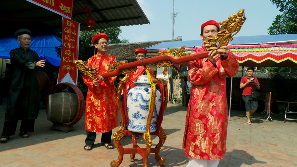 Về đền thờ Mẫu Nguyên phi Ỷ Lan tại nguyên quán - 11 Một ngày trước khai hội, lễ Tiếp thủy được tiến hành.