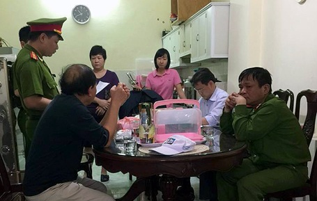 Hà Nội: Khám xét khẩn cấp nơi ở nữ Giám đốc buôn lậu - 1 Hà Nội: Khám xét khẩn cấp nơi ở nữ Giám đốc buôn lậu