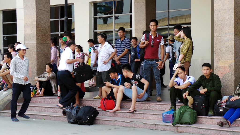 Uể oải trở lại thủ đô trong ngày cao điểm nắng nóng - 9 Uể oải, mệt mỏi sau chuyến hành trình.