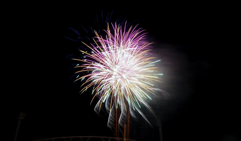 Hàng ngàn người chật kín khu vực quảng trường trước sân vận động quốc gia Mỹ Đình.