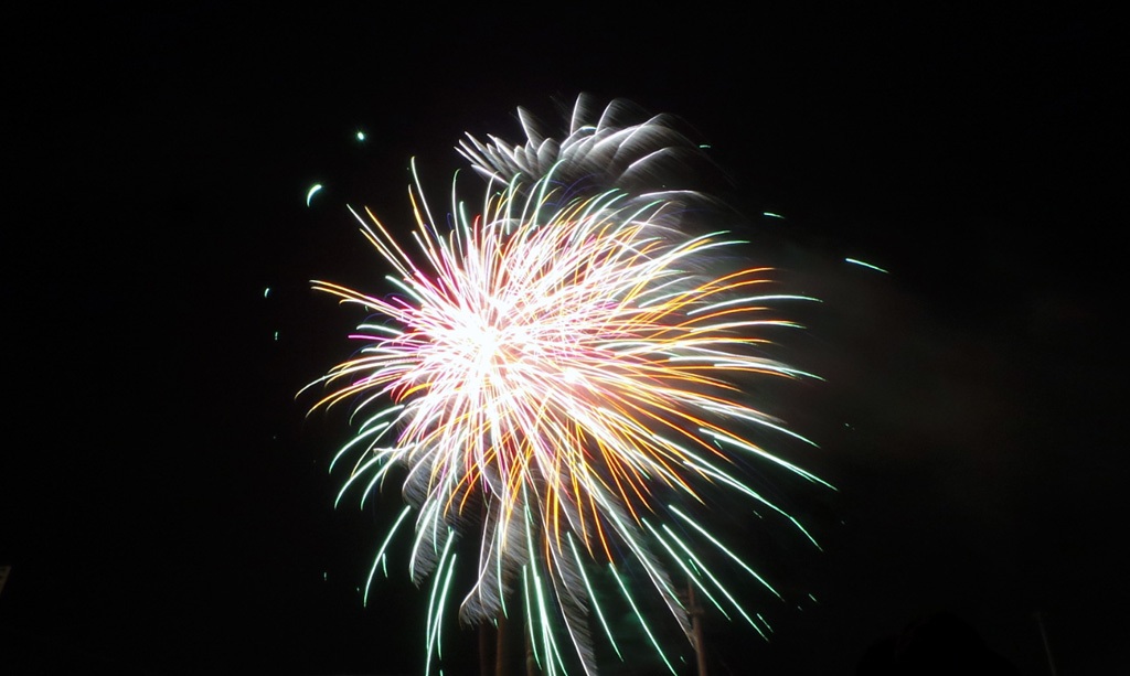 Hàng ngàn người chật kín khu vực quảng trường trước sân vận động quốc gia Mỹ Đình.