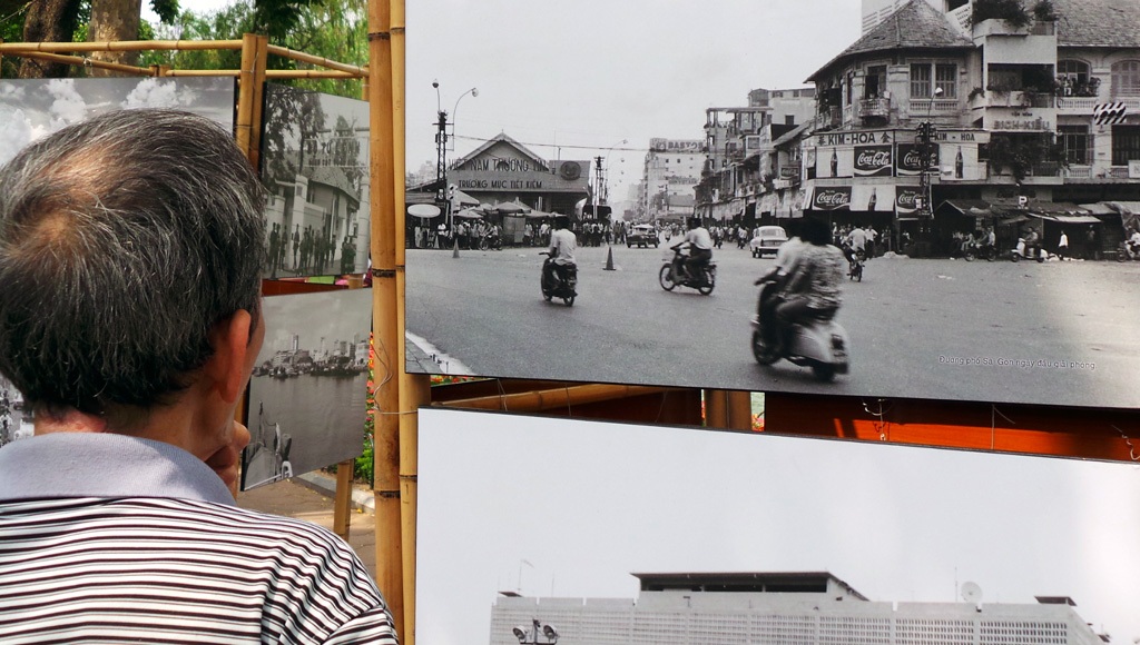 Những bức ảnh “kể chuyện” lịch sử bên bờ hồ Hoàn Kiếm - 9 Những hình ảnh không nhiều người dân thủ đô được trực tiếp chứng kiến.