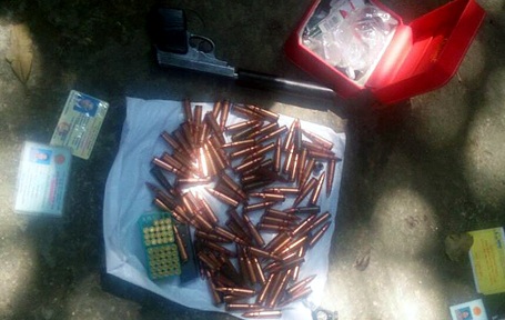 Hà Nội: Mang súng lục và 152 viên đạn đi xe khách - 1 Tang vật cảnh sát thu giữ. (Ảnh: Cơ quan điều tra cung cấp)