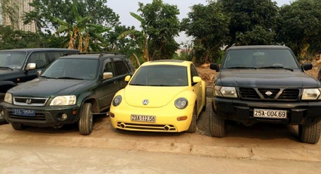Hà Nội: Triệt phá đường dây làm giả giấy tờ cho xe sang - 1 10 xế hộp hạng sang không rõ nguồn gốc được phù phép thành xe hợp pháp.