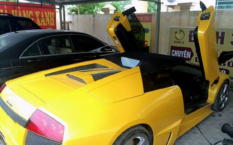 Hà Nội: Triệt phá đường dây làm giả giấy tờ cho xe sang - 3 Siêu xe Lamborghini Murcielago có giá 15 tỷ đồng được chủ nhân mua với giá chỉ 4,9 tỷ đồng.