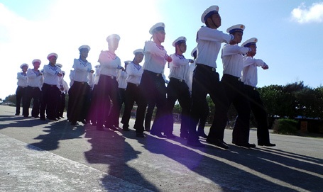 Duyệt đội ngũ.