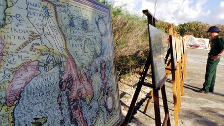 Nhà tưởng niệm Bác Hồ.