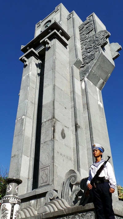 Đài tưởng niệm các anh hùng liệt sỹ Trường Sa.