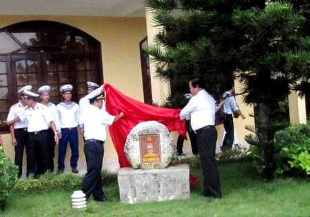 Đà Nẵng tiếp nhận đá chủ quyền và cây bàng vuông Trường Sa - 1