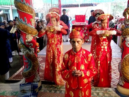 Hàng ngàn người tham dự lễ hội Bà Chợ Được - 1