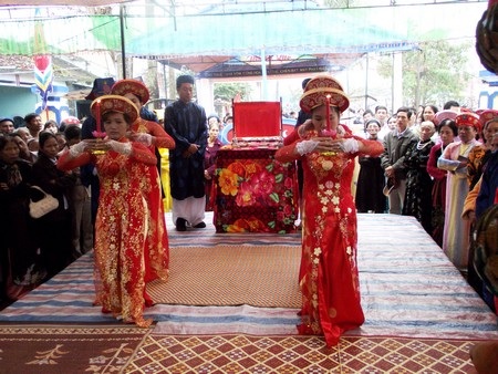 Hàng ngàn người tham dự lễ hội Bà Chợ Được - 2