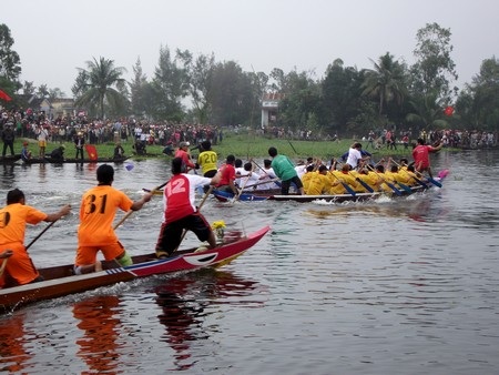 Hàng ngàn người tham dự lễ hội Bà Chợ Được - 3