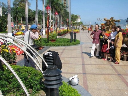 Ngày Tết, dịch vụ chụp hình ven sông Hàn “bội thu” - 6