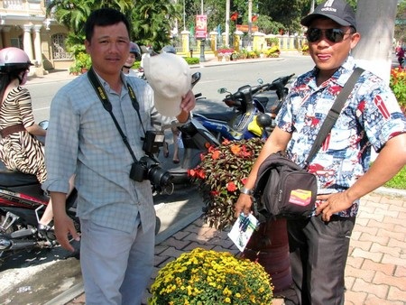 Ngày Tết, dịch vụ chụp hình ven sông Hàn “bội thu” - 7