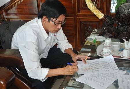 Bắt hai đối tượng làm giả con dấu và tài liệu - 1