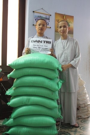 Bạn đọc Dân trí tặng quà đến chùa Kim Sơn, Kim Quang và Quang Châu - 2