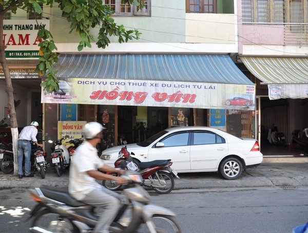 Thuê xe ôtô tự lái đến thẳng… tiệm cầm đồ?! - 2