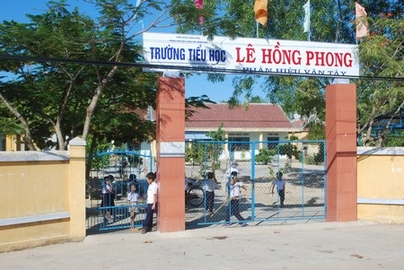 Bắt đối tượng có “hành động lạ” với học sinh  - 2