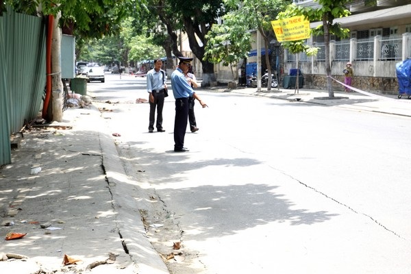 Hàng chục mét đường đột nhiên lún, nứt nghiêm trọng - 3