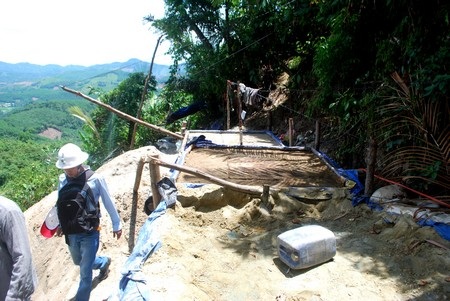 Hàng trăm “quặng tặc” vẫn “đục khoét” mỏ vàng Bồng Miêu - 5
