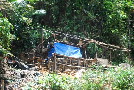 Hàng trăm “quặng tặc” vẫn “đục khoét” mỏ vàng Bồng Miêu - 8