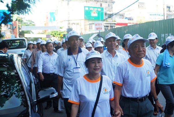 Hơn 5 ngàn người đi bộ vì nạn nhân chất độc da cam - 12 Hơn 5 ngàn người đi bộ vì nạn nhân chất độc da cam - 12