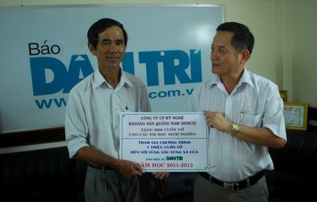 Bạn đọc Dân trí tại Đà Nẵng ủng hộ “Một triệu cuốn vở đến với vùng sâu vùng xa” - 1 Bạn đọc Dân trí tại Đà Nẵng ủng hộ “Một triệu cuốn vở đến với vùng sâu vùng xa” - 1