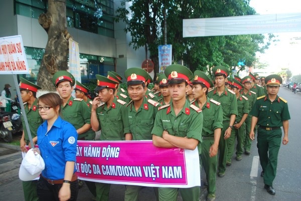 Hơn 5 ngàn người đi bộ vì nạn nhân chất độc da cam - 13 Hơn 5 ngàn người đi bộ vì nạn nhân chất độc da cam - 13