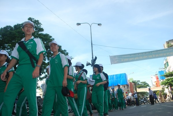 Hơn 5 ngàn người đi bộ vì nạn nhân chất độc da cam - 15 Hơn 5 ngàn người đi bộ vì nạn nhân chất độc da cam - 15