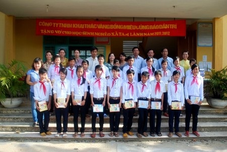 Những cuốn vở đầu tiên đến với học sinh nghèo - 2