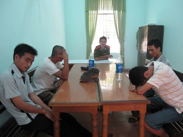 Bắt 9 đối tượng chơi “hàng đá” trong khách sạn - 1