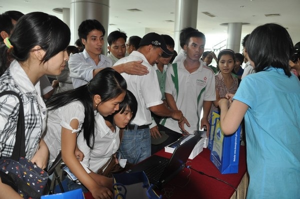 Phát động bầu chọn vịnh Hạ Long là kỳ quan thiên nhiên thế giới  - 1