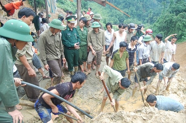 Sạt lở núi, 6 phu vàng thiệt mạng - 1