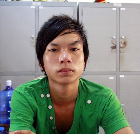 Vờ đi đám cưới để... cướp tiền mừng - 1