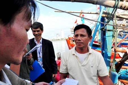 Gắn thiết bị kết nối vệ tinh để ngư dân bám biển dài ngày - 3 Bộ phận điều khiển đặt ngay cabin tàu cá