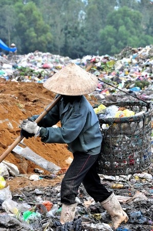 Bữa cơm tất niên giữa bãi rác khổng lồ - 3 Một buổi thu hoạch ở bãi rác