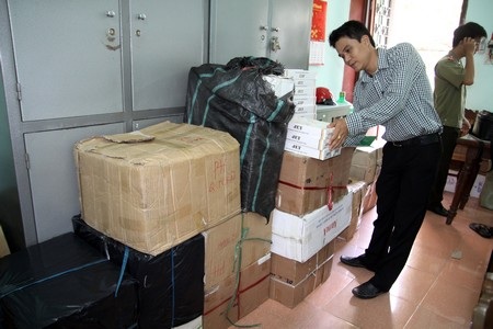 Thuốc lá ngoại nhập lậu bị bắt giữ và đưa về cơ quan Công an