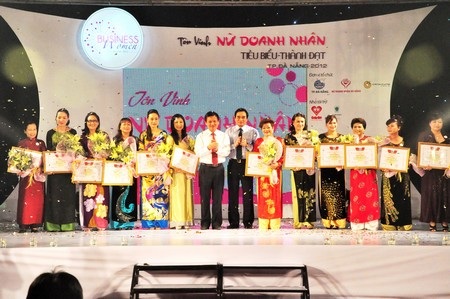 Đà Nẵng vinh danh gần 30 nữ doanh nhân thành đạt và có nhiều cống hiến - 2 Đà Nẵng vinh danh gần 30 nữ doanh nhân thành đạt và có nhiều cống hiến