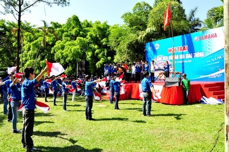 Hàng ngàn sinh viên ĐH Đà Nẵng tuyên truyền an toàn giao thông - 1 Hàng ngàn sinh viên ĐH Đà Nẵng tuyên truyền an toàn giao thông