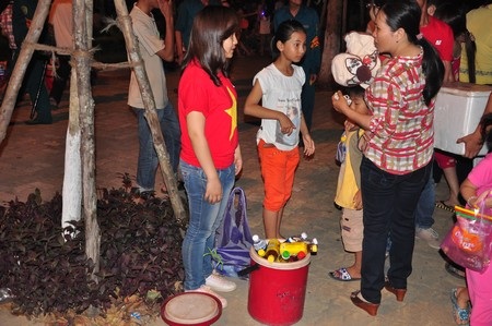 Mưu sinh trong đêm pháo hoa