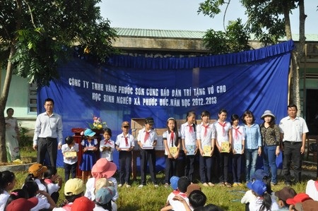 Có vở mới, em sẽ học tập tốt hơn