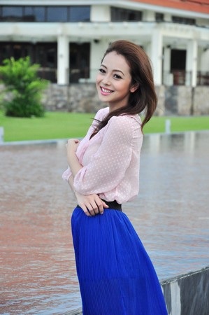 Jenifer Phạm cùng quý tử dạo biển Đà Nẵng - 2 Jenifer Phạm rất xinh đẹp và quyến rũ