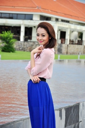 Jenifer Phạm cùng quý tử dạo biển Đà Nẵng - 4 Jenifer Phạm rất xinh đẹp và quyến rũ